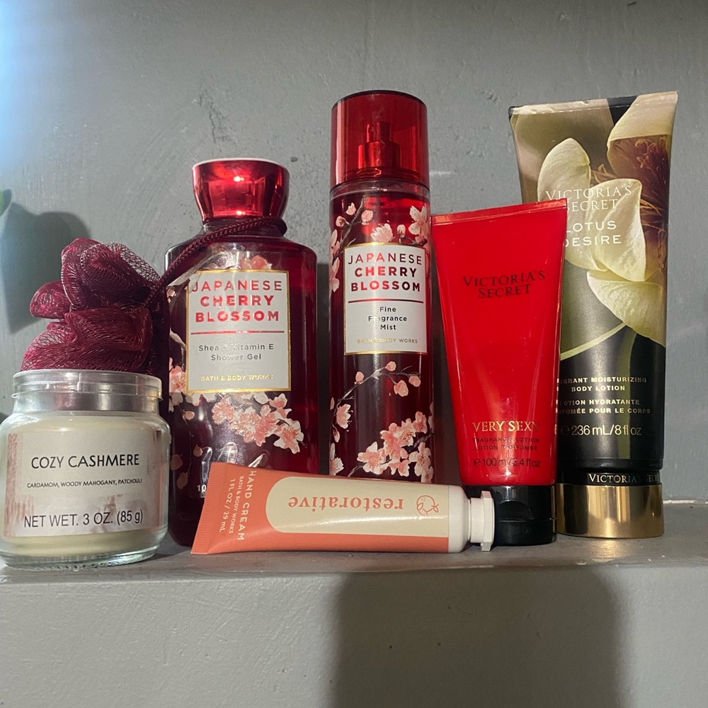 Victoria's Secret Red and White Gift Set